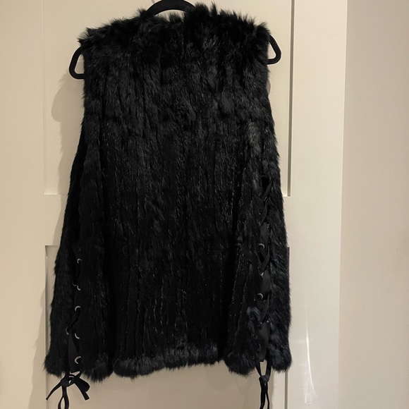 Fur vest with lace up - Picture 3 of 3
